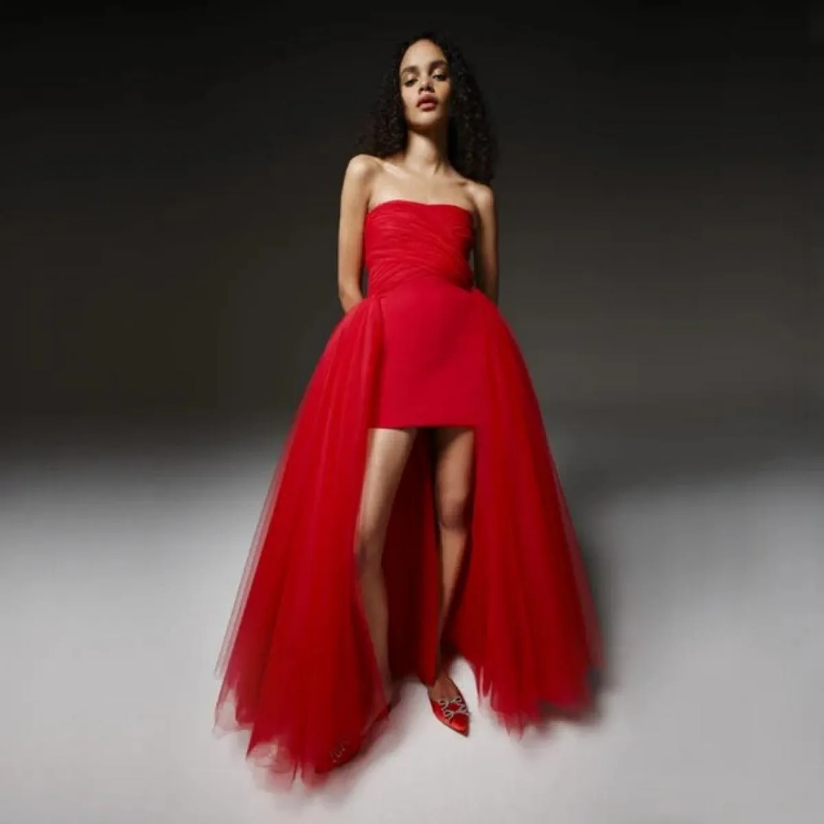 Abito in crêpe rosso e tulle Abito da donna senza spalline Abiti formali semplici Abito da cerimonia nuziale con gonna oversize