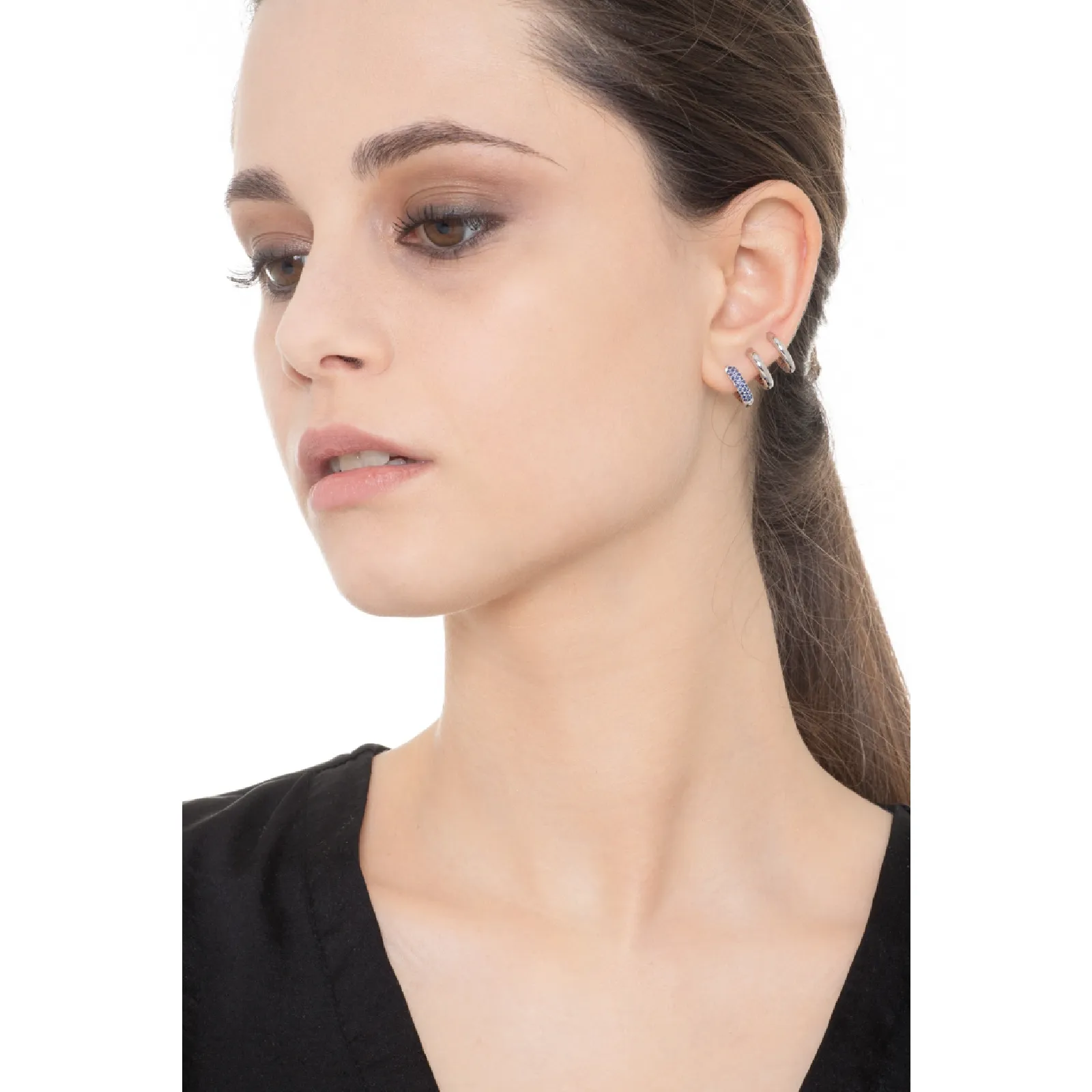 Mono orecchino in oro bianco 18k con zaffiri blu, earcuff sinistro